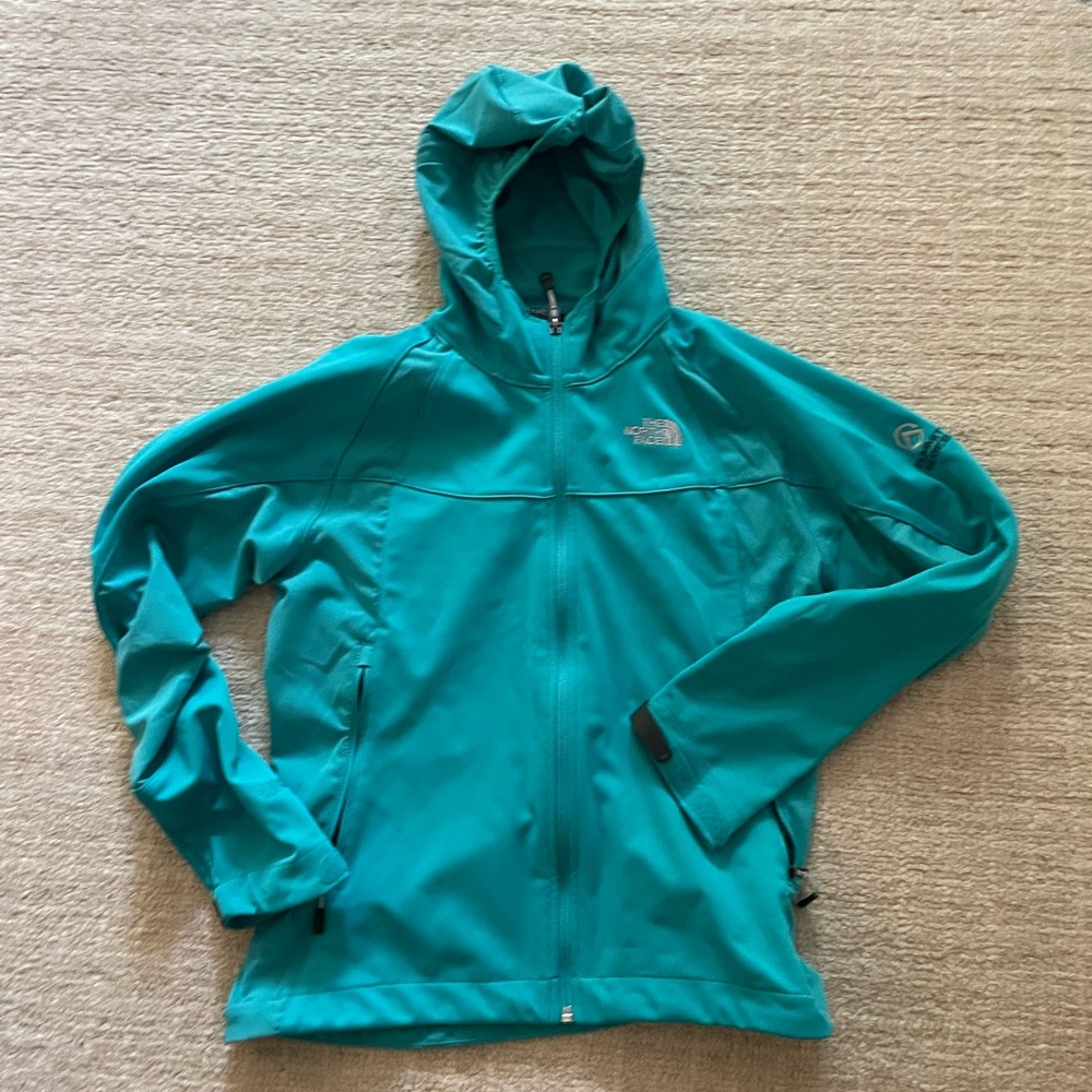 Light weight outdoor jacket. Perfect for hiking.